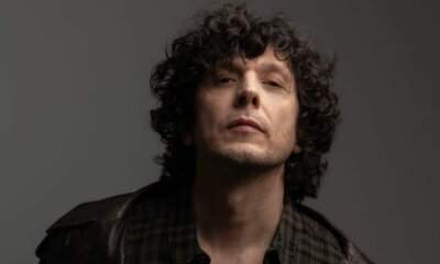 Ermal Meta durante un concerto del tour 2026 dopo la chiusura dei live nei club e l’avvio delle date estive