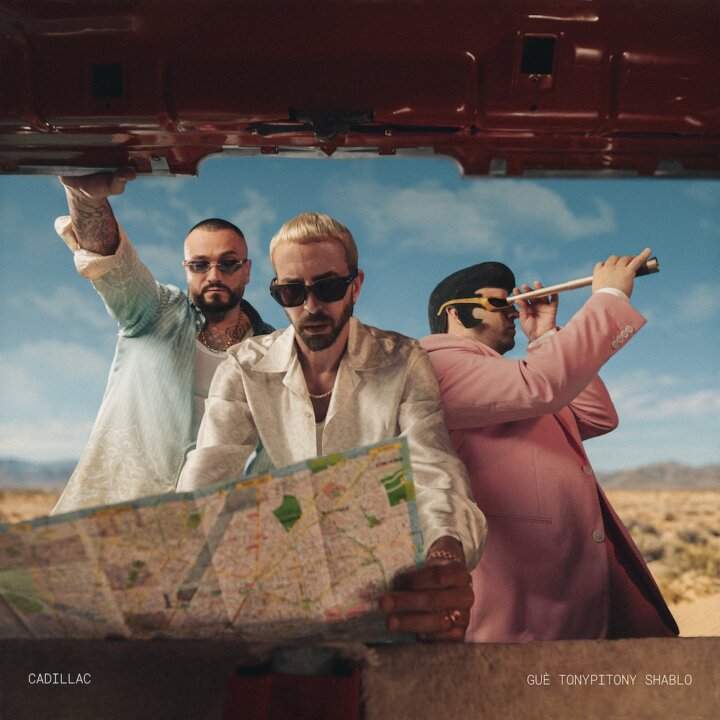 Copertina del singolo Cadillac di Guè, TonyPitony e Shablo con i tre artisti che guardano una mappa dal baule di un'auto