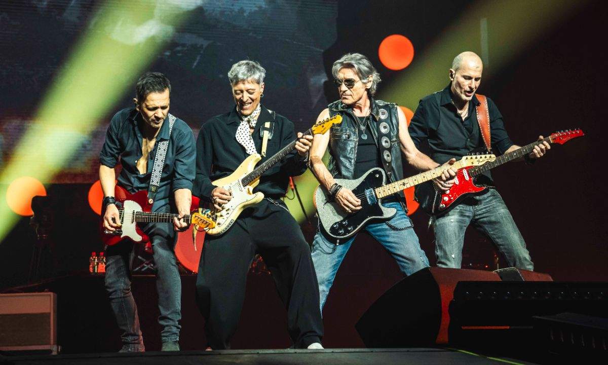 Luciano Ligabue sul palco dell’Unipol Dome di Milano durante il concerto inaugurale del 6 maggio 2026