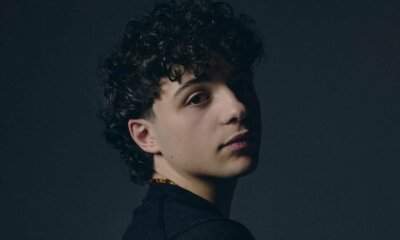Lorenzo Salvetti nella foto promo dell'EP Stupida Vita dopo la vittoria ad Amici 25