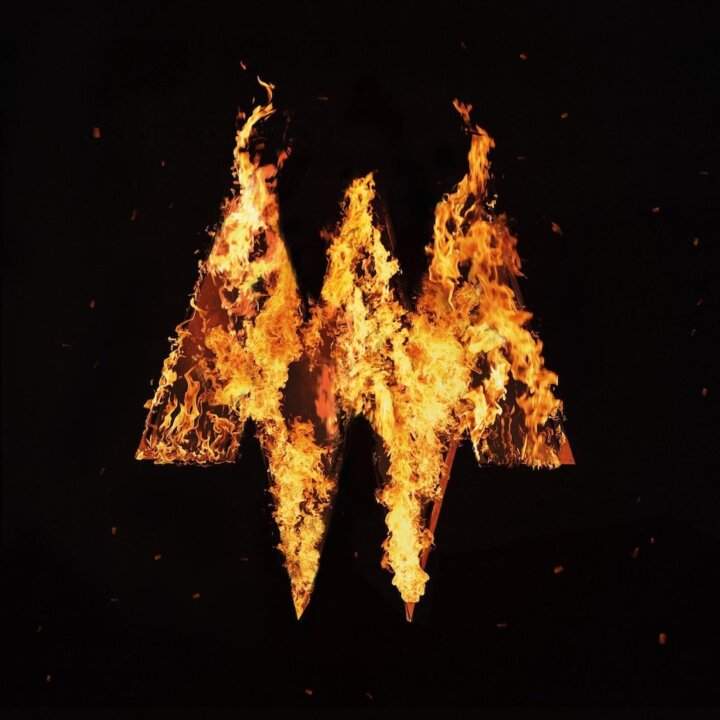 Copertina di MM Vol. 5 di MadMan con il logo MM in fiamme su sfondo nero