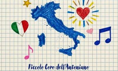 Cover del singolo La Repubblica è un grande coro del Piccolo Coro dell'Antoniano, con l'Italia disegnata a pennarello blu su carta a quadretti