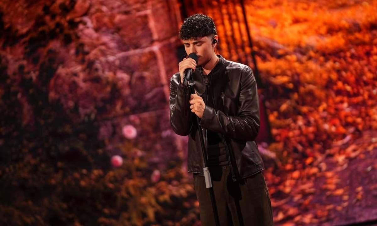 Riccardo Stimolo durante il Serale di Amici 25