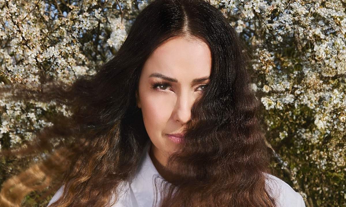 Syria in una foto promozionale legata al singolo “La storia più bella”