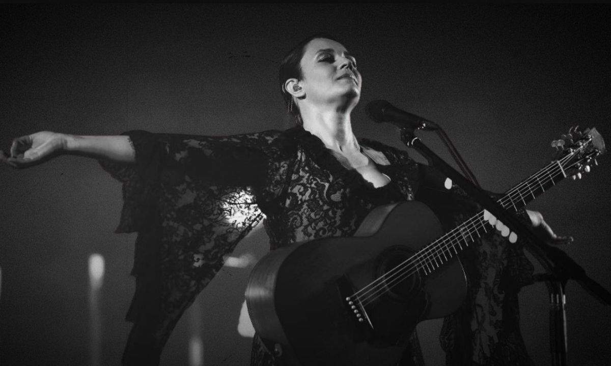 Carmen Consoli riunisce sette artiste nel live corale "D come Dannate Ingenue"