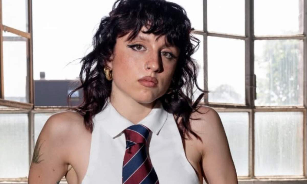 Angelina Mango in un ritratto promozionale, ospite del podcast Supernova di Cattelan