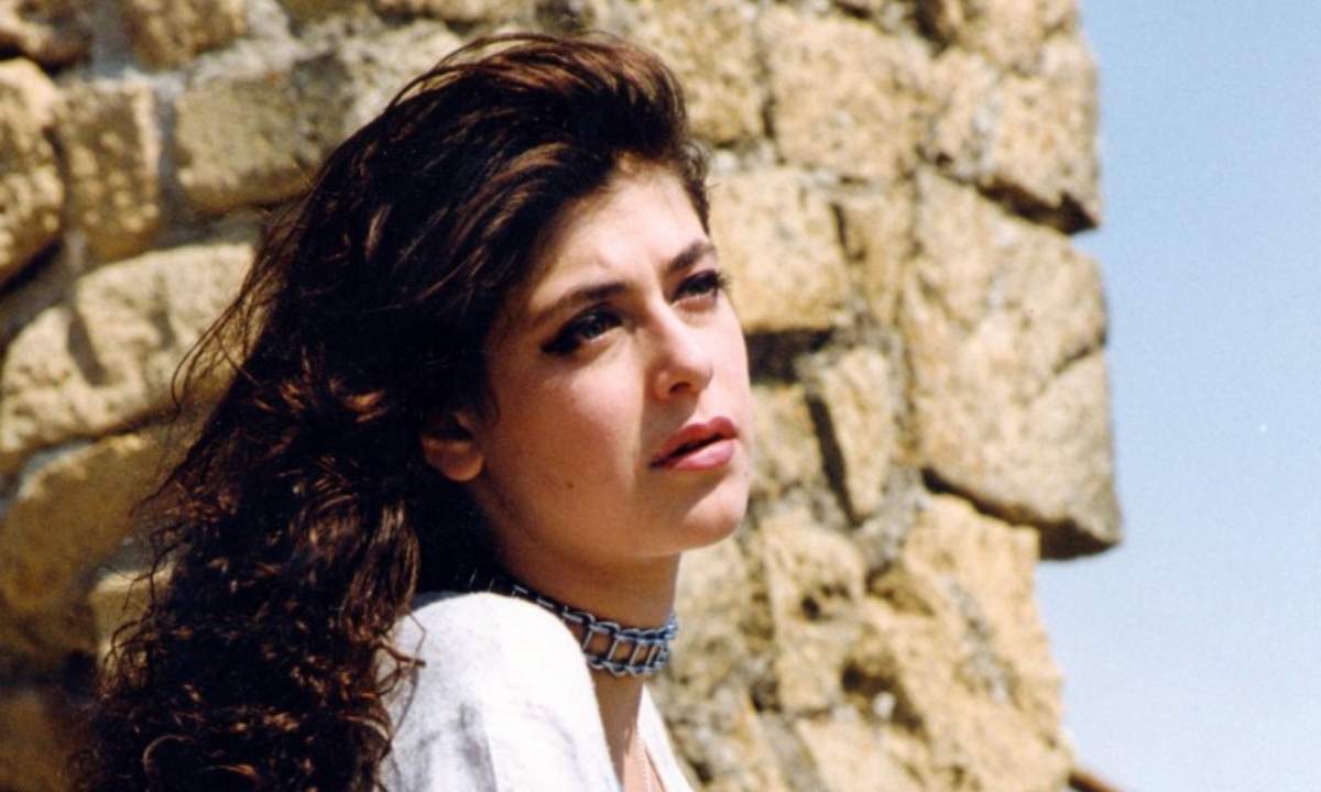 Bianca d'Aponte, la cantautrice aversana autrice di Straniero