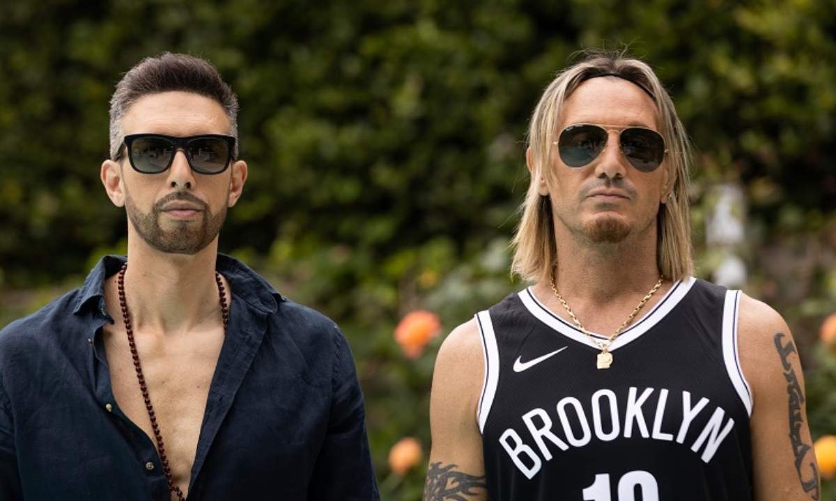 Gemelli Diversi, foto promozionale del tour estivo 2026