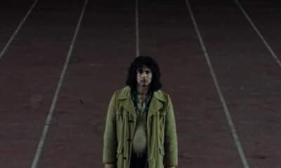 Massimiliano Caiazzo nei panni di Pino Daniele in una scena del film Je so' pazzo