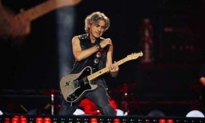 Luciano Ligabue durante il tour La Notte di Certe Notti nei palasport 2026