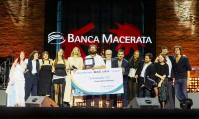 Claudio Covato, vincitore di Musicultura 2026, sul palco dello Sferisterio di Macerata