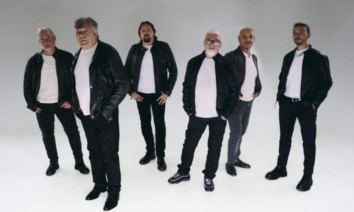 I Nomadi durante un concerto del tour 2026 in Italia