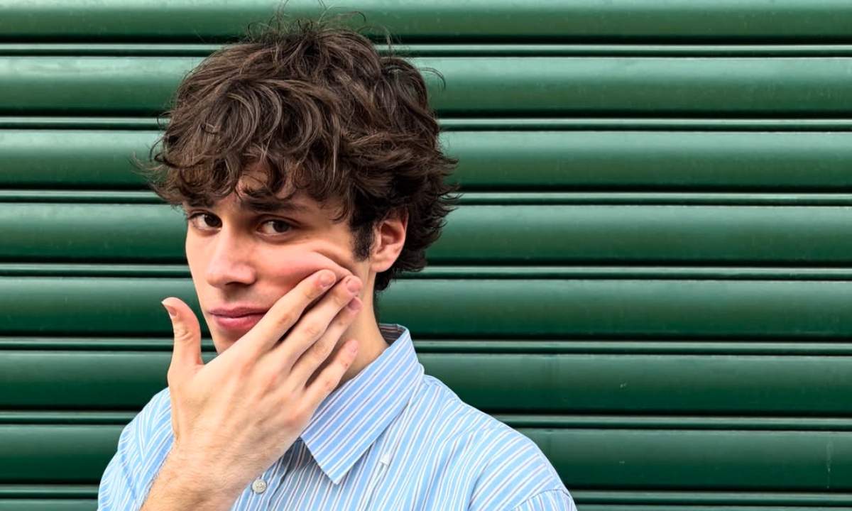 Primo piano di Settembre, il cantautore napoletano del nuovo singolo Due settimane