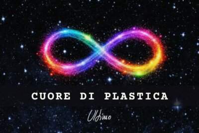 Ultimo, grafica del brano Cuore di plastica con il simbolo dell'infinito su sfondo cosmico