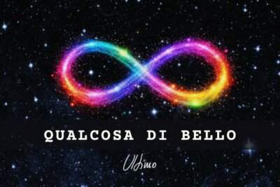 Ultimo, grafica del brano Qualcosa di bello con il simbolo dell'infinito su sfondo cosmico