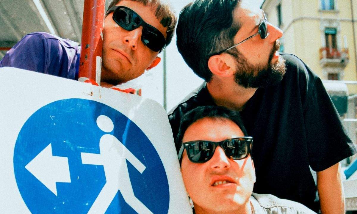 Nove pubblica il singolo provocatorio "La sinistra è morta" insieme ai Brucherò nei pascoli