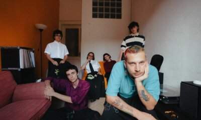 Le irossa in una foto promozionale per l'EP Stelle aggressive si addormentano come cani in tempesta