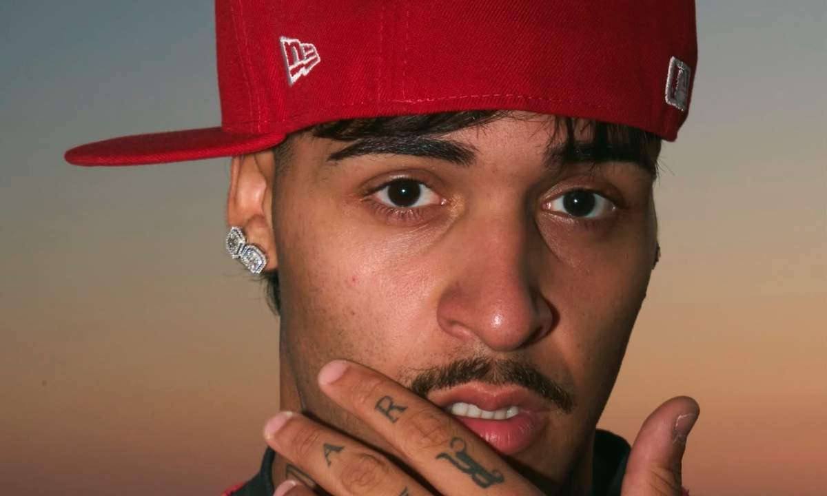 Le-One, il rapper campano, nella foto promozionale del nuovo singolo Raffaella Fico
