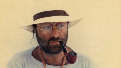 Lucio Dalla fotografato da Luigi Ghirri, il fotografo le cui immagini accompagnano l'antologia Sono Lucio