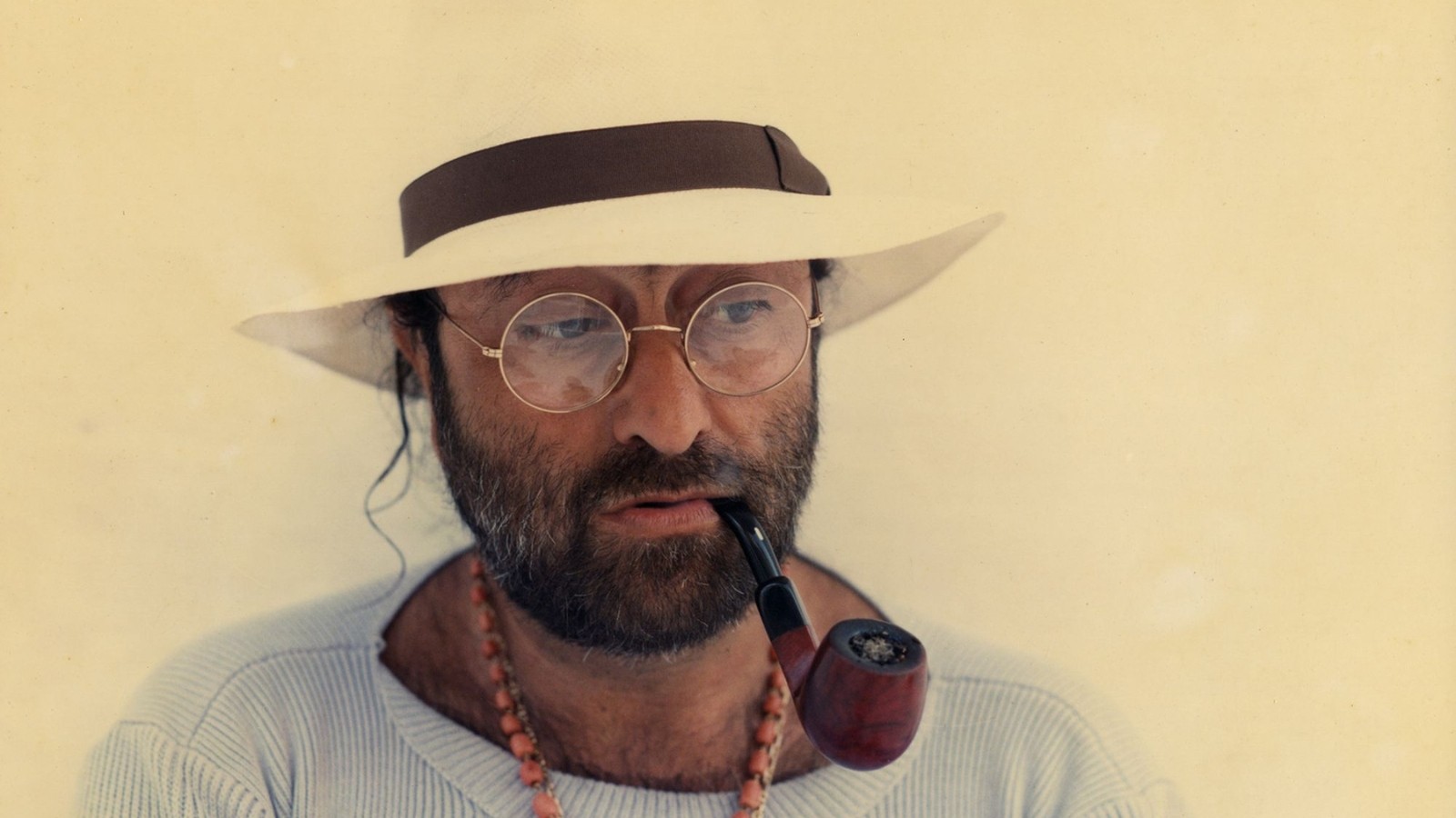 Lucio Dalla fotografato da Luigi Ghirri, il fotografo le cui immagini accompagnano l'antologia Sono Lucio