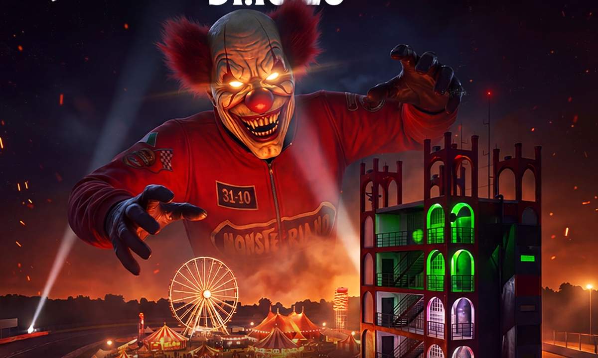Clown gigante con giacca rossa Monsterland sopra l'Autodromo di Imola, con ruota panoramica e tendoni del Monsterland Halloween Festival 2026
