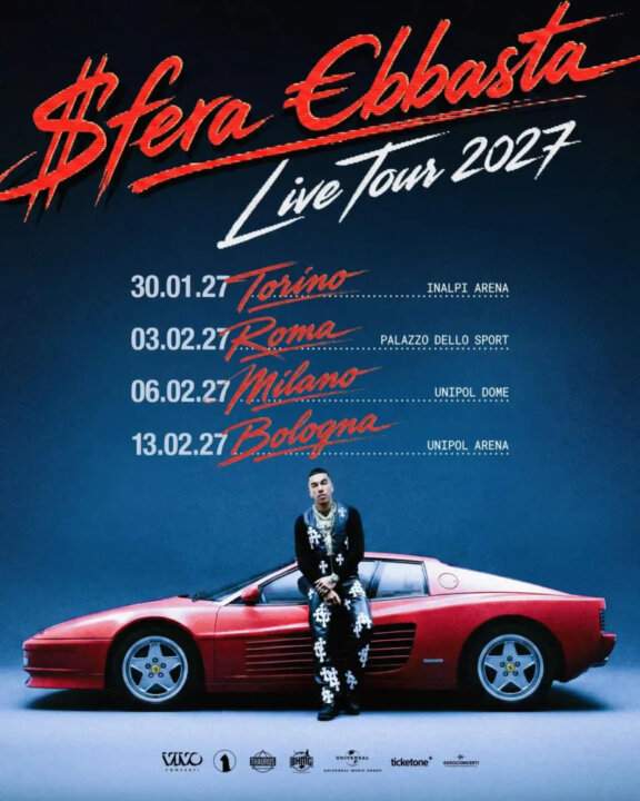Sfera Ebbasta seduto su una Ferrari Testarossa rossa, locandina del Live Tour 2027 con le date di Torino, Roma, Milano e Bologna 