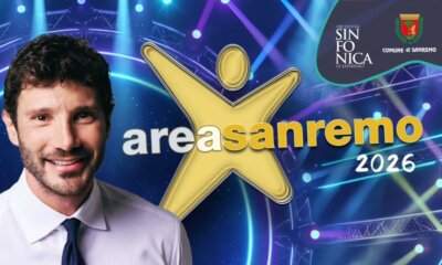 Il visual ufficiale di Area Sanremo 2026 con Stefano De Martino accanto al logo del concorso e agli stemmi della Fondazione Orchestra Sinfonica e del Comune di Sanremo