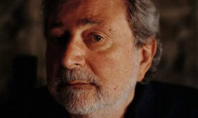 Il cantautore Francesco Guccini in un ritratto in primo piano