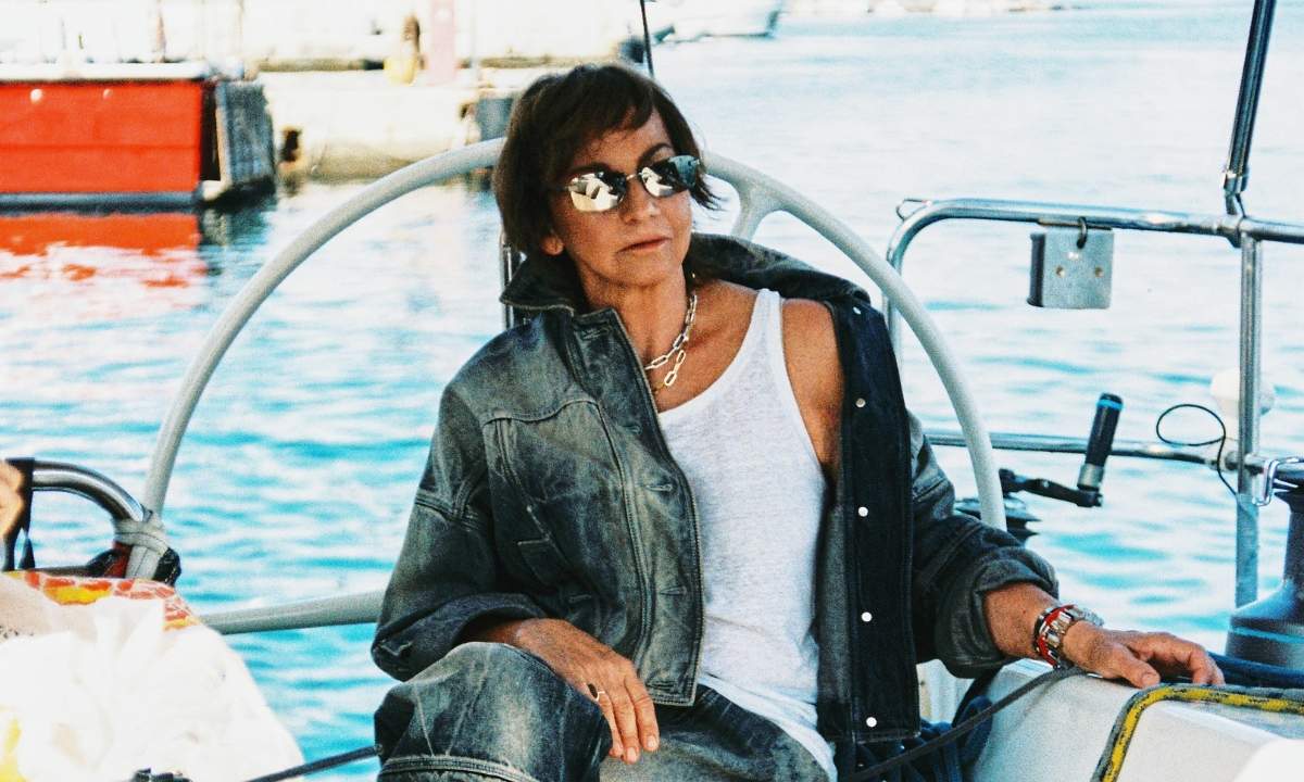 Gianna Nannini in barca, foto di Luca Tesi per il nuovo singolo Meraviglioso Errore