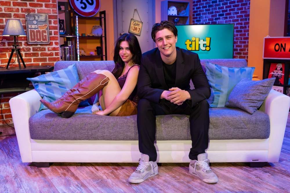 Giulia Sara Salemi e Angelo Cattivelli sul divano di TILT! Music Generation