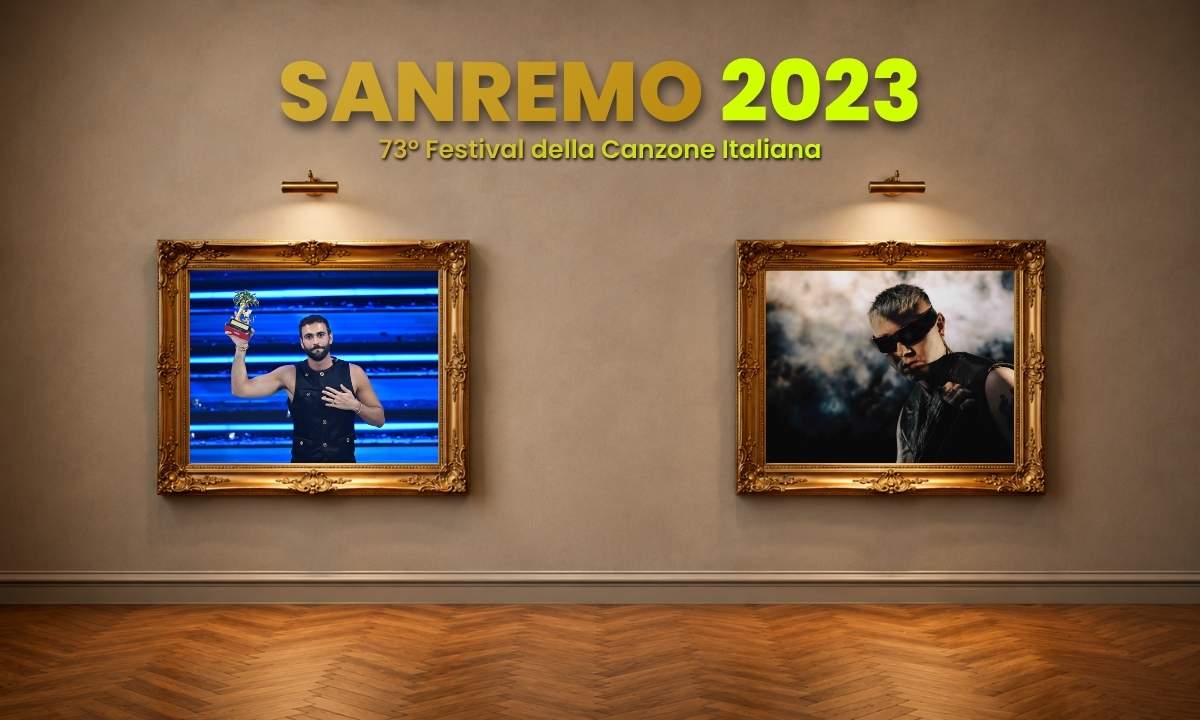 Marco Mengoni solleva il premio di Sanremo 2023 vinto con Due vite, accanto a un ritratto di Blanco
