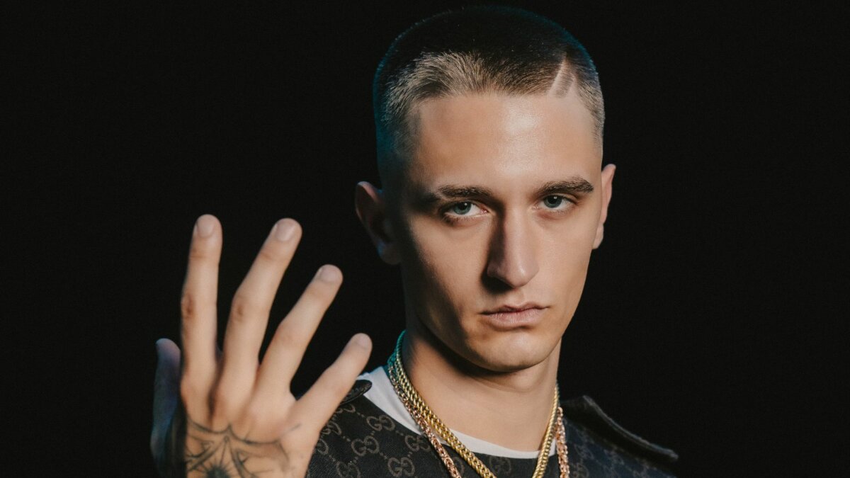 22Simba in un ritratto promozionale per l'album Miria