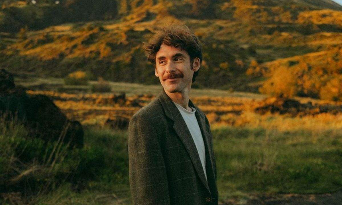 Adriano rilascia il singolo "Eremita", ultimo capitolo verso il disco "portolano"