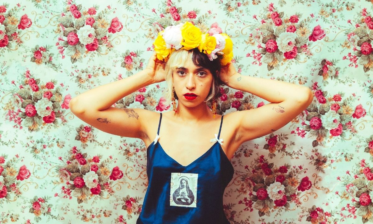 Julie Ant pubblica il singolo d'esordio "Turnista x sempre" mettendosi in gioco come solista