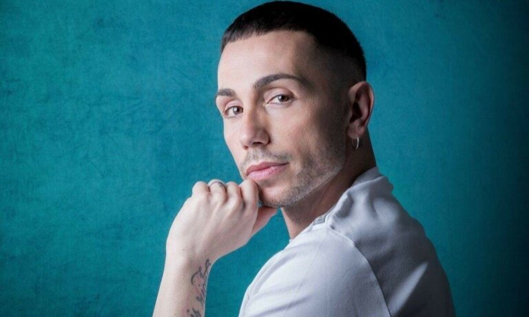 Manuel Aspidi ripropone "Soli a metà" dopo 20 anni in una versione inedita in spagnolo