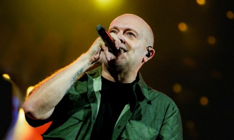 Max Pezzali annuncia l'uscita di "Max Forever Vol. 2" contenente due brani inediti