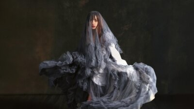 Annalisa in un ritratto promozionale per Ma io sono fuoco Platinum Edition, il nuovo album in uscita il 9 ottobre