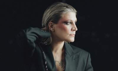 Laura Bono in un primo piano di profilo, foto promozionale del singolo Luna Park