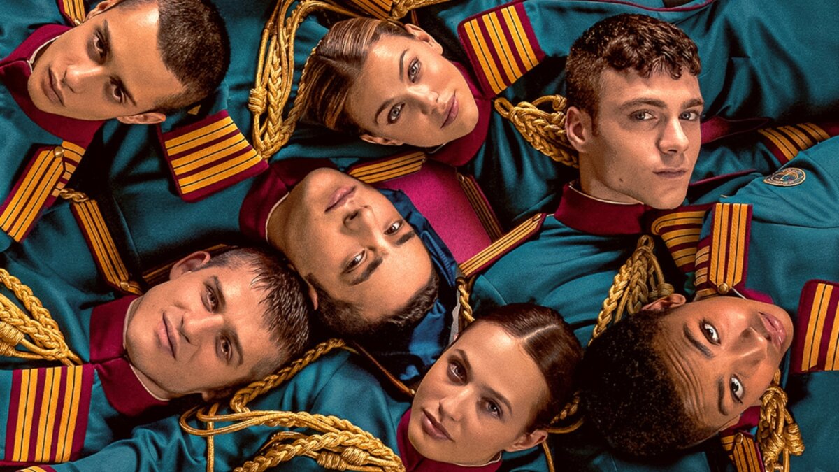I giovani protagonisti di Minerva - La Scuola, la serie Netflix, sdraiati in cerchio con le divise del liceo militare nella locandina ufficiale