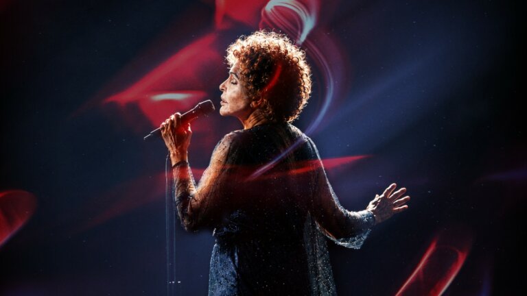 Ornella Vanoni sul palco, foto per l'album Vivere il mio concerto più bello