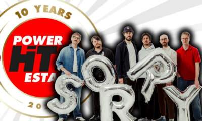 Pinguini Tattici Nucleari con il logo del Power Hits Estate 10 Years, vincitori dell'edizione 2026 con Sorry scusa lo siento