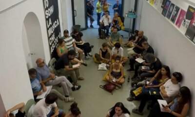 _resetfestival 2026 a Torino: il pubblico seduto per terra durante un incontro del festival