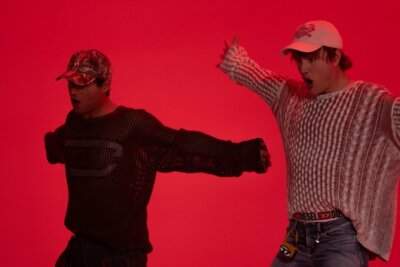 SEM&STÈNN in uno scatto backstage legato al nuovo singolo CAZZI MIEI