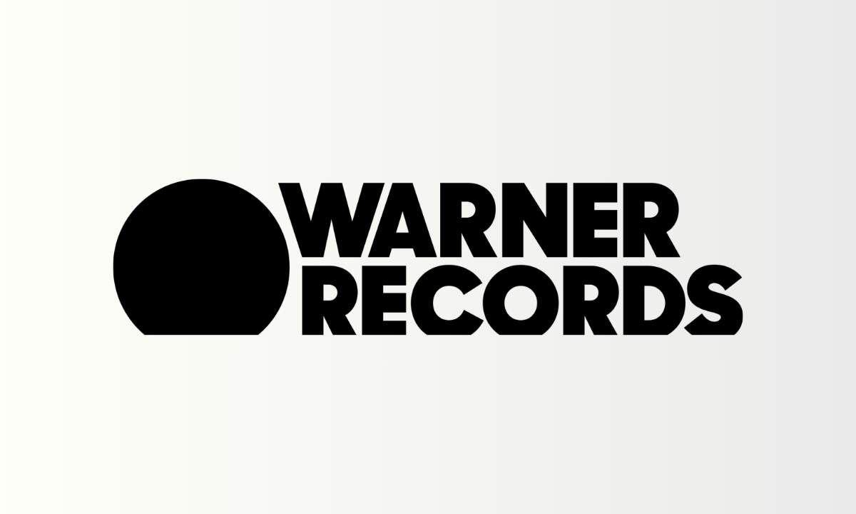 Il logo di Warner Records, l'etichetta che apre una sede anche a Berlino