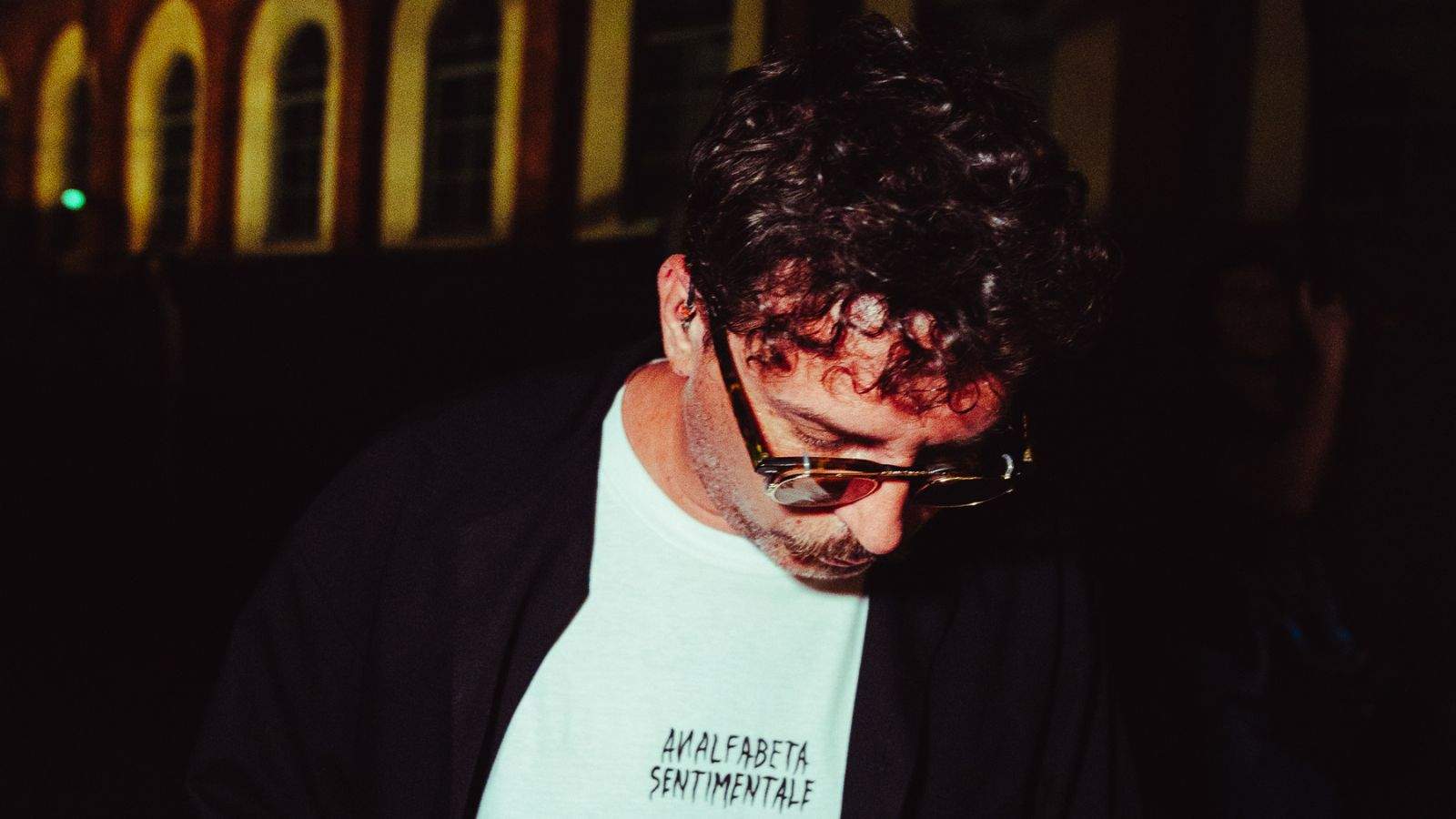 Willie Peyote per l’uscita del singolo Non c’è di che