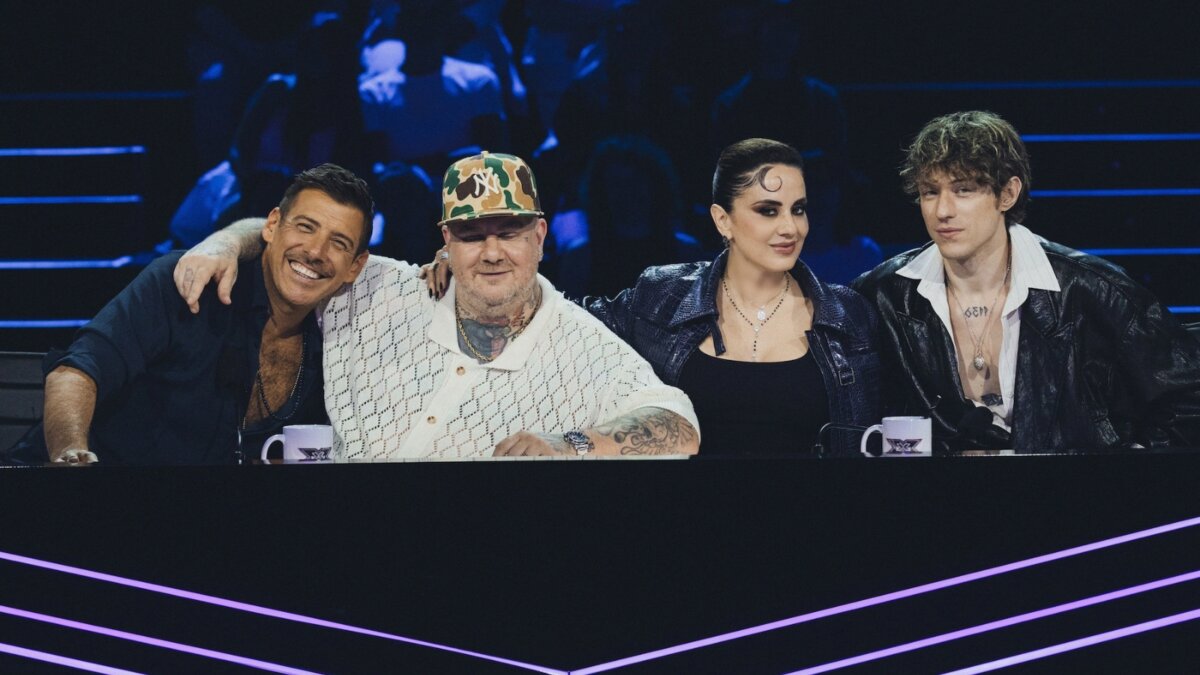 I giudici di X Factor 2026 Francesco Gabbani, Jake La Furia, Paola Iezzi e Irama al tavolo della giuria durante le Audizioni
