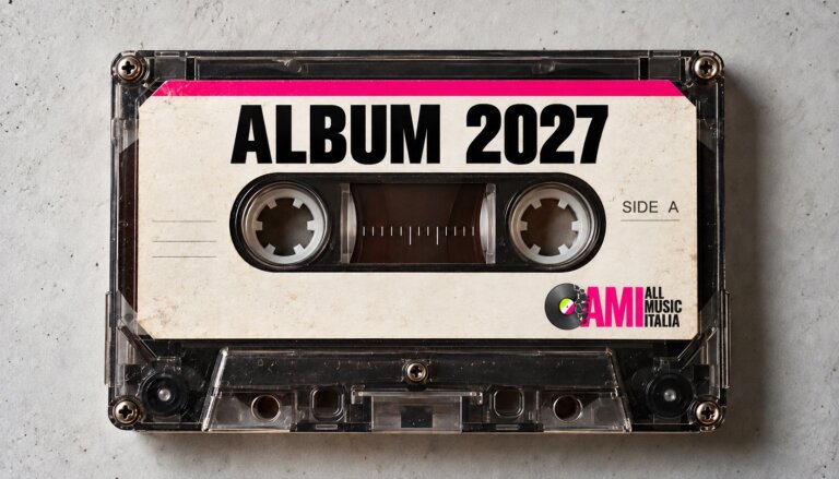Musicassetta vintage con la scritta Album 2027 e il logo di All Music Italia, per la guida agli album italiani in uscita nel 2027