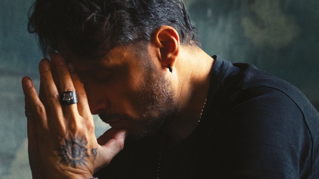 Foto promozionale di Fabrizio Moro per il tour Non ho paura di niente Live 2026.