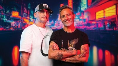 Giorgio Vanni e Max Longhi nella foto promozionale per Generazione Vanni, la nuova raccolta in uscita il 30 ottobre