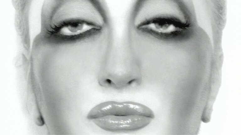 Mina nella copertina dell'album Dilettevoli inedite eccedenze
